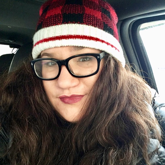 Meet your Posher, Amanda - Picture 2 of 3